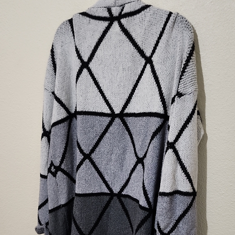 Joseph A Black and Gray Geometric Cardigan - Picture 11 of 12